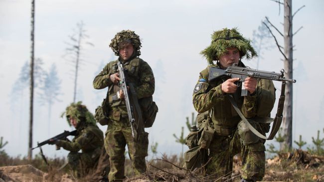 Эстонские военные на учениях Эстонские военные на учениях
