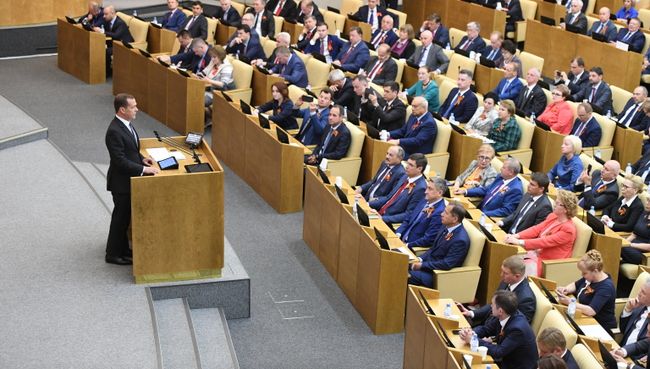 Исполняющий обязанности председателя правительства РФ Дмитрий Медведев во время пленарного заседания Государственной Думы РФ. 8 мая 2018