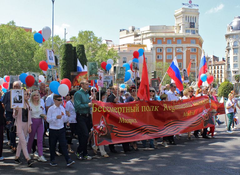 Участники акции Бессмертный полк в Мадриде. 6 мая 2018 года Участники акции Бессмертный полк в Мадриде. 6 мая 2018 года
