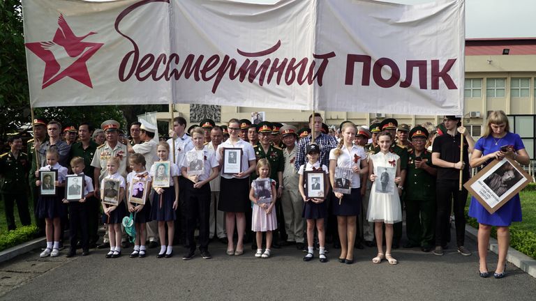Участники акции Бессмертный полк в Ханое Участники акции Бессмертный полк в Ханое