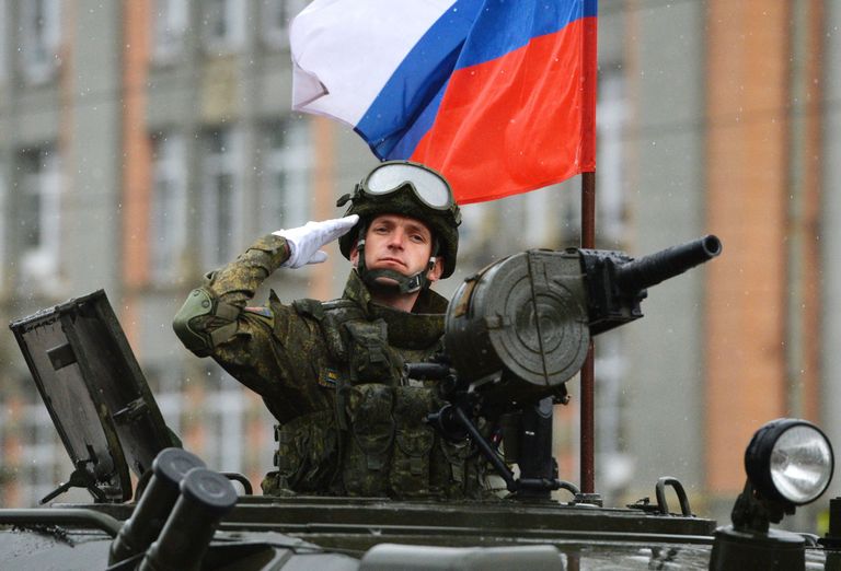 Военнослужащий на военном параде в Екатеринбурге, посвященном 73-й годовщине Победы в Великой Отечественной войн Дня Победы. 9 мая 2018 Военнослужащий на военном параде в Екатеринбурге, посвященном 73-й годовщине Победы в Великой Отечественной войн Дня Победы. 9 мая 2018