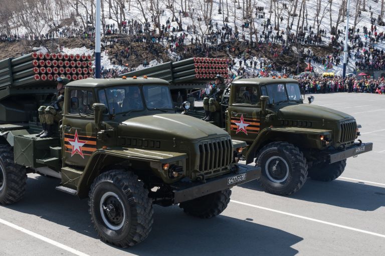 Самоходные РСЗО Град на военном параде в Петропавловске-Камчатском, посвященном 73-й годовщине Великой Победы в Великой Отечественной войне. 9 мяа 2018 Самоходные РСЗО Град на военном параде в Петропавловске-Камчатском, посвященном 73-й годовщине Великой Победы в Великой Отечественной войне. 9 мяа 2018