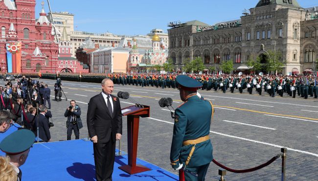 Президент РФ Владимир Путин во время военного парада в ознаменование 73-й годовщины Победы в Великой Отечественной войне 1941–1945 годов на Красной площади в Москве. 9 мая 2018