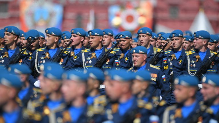 Парадный расчет Воздушно-десантных войск на военном параде, посвященном 73-й годовщине Победы в Великой Отечественной войне 1941-1945 годов Парадный расчет Воздушно-десантных войск на военном параде, посвященном 73-й годовщине Победы в Великой Отечественной войне 1941-1945 годов