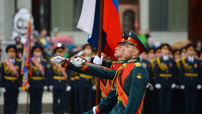 Знаменная группа на военном параде в Екатеринбурге, посвященном 73-й годовщине Победы в Великой Отечественной войн Дня Победы. 9 мая 2018