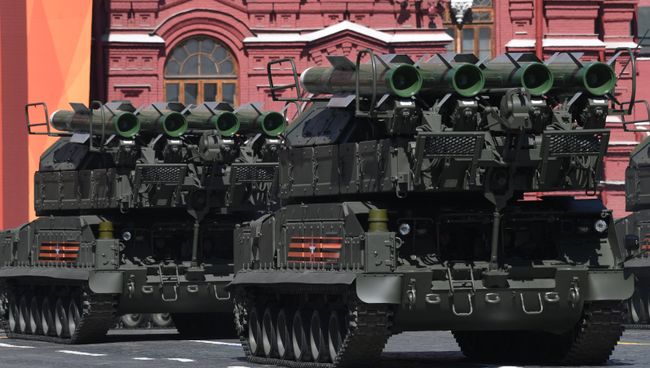 Зенитно-ракетные комплексы БУК-М2 на военном параде, посвященном 73-й годовщине Победы в Великой Отечественной войне 1941-1945 годов