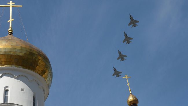 Истребители-перехватчики МиГ-31К на военном параде, посвященном 73-й годовщине Победы в Великой Отечественной войне 1941-1945 годов