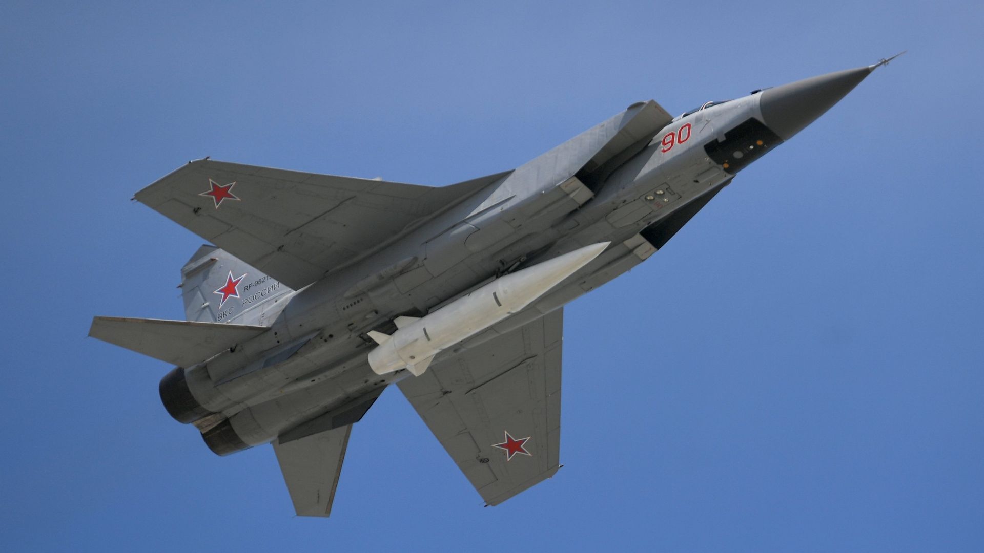 Многоцелевой истребитель МиГ-31 с гиперзвуковой ракетой Кинжал Многоцелевой истребитель МиГ-31 с гиперзвуковой ракетой Кинжал - РИА Новости, 1920, 21.04.2023