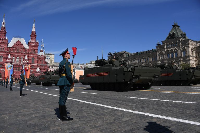 Боевые машины пехоты (БМП) на гусеничной платформе Курганец-25 на военном параде, посвященном 73-й годовщине Победы в ВОВ