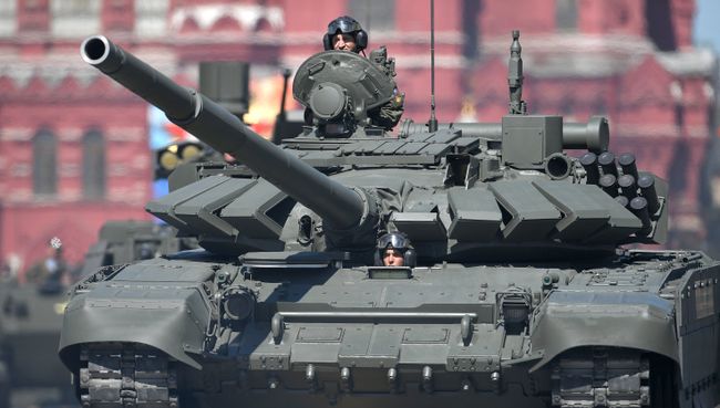 Танк Т-72Б3 на военном параде, посвященном 73-й годовщине Победы в ВОВ. Архивное фото Танк Т-72Б3 на военном параде, посвященном 73-й годовщине Победы в ВОВ. Архивное фото