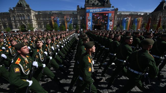 Российские военнослужащие на параде на Красной площади. Архивное фото Российские военнослужащие на параде на Красной площади. Архивное фото