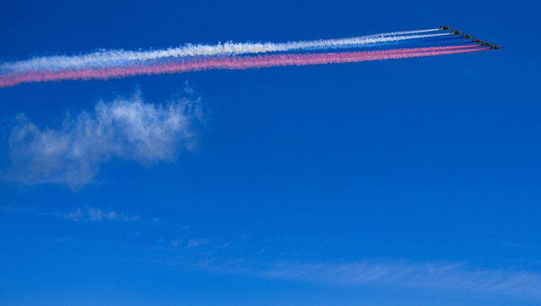 Штурмовики Су-25 во время воздушной части военного парада, посвященного 73-й годовщине Победы в ВОВ Штурмовики Су-25 во время воздушной части военного парада, посвященного 73-й годовщине Победы в ВОВ
