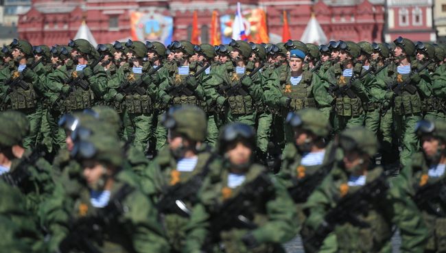 Парадные расчеты военнослужащих на военном параде, посвященном 73-й годовщине Победы в ВОВ Парадные расчеты военнослужащих на военном параде, посвященном 73-й годовщине Победы в ВОВ