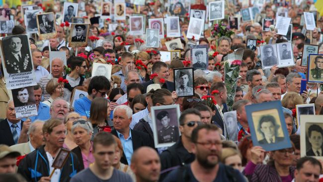 Участники акции Бессмертный полк в Киеве. 9 мая 2018 Участники акции Бессмертный полк в Киеве. 9 мая 2018