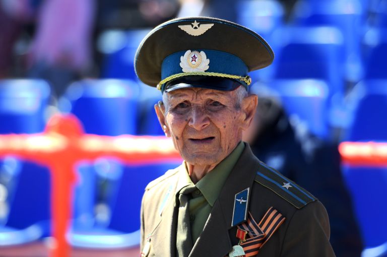 Ветеран Великой Отечественной войны на военном параде в Казани, посвященном 73-й годовщине Победы в Великой Отечественной войне Ветеран Великой Отечественной войны на военном параде в Казани, посвященном 73-й годовщине Победы в Великой Отечественной войне