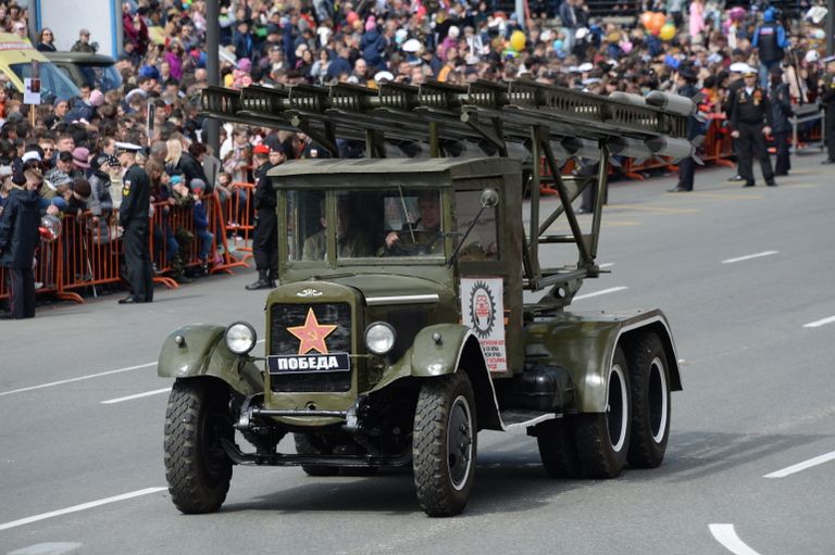 Боевая машина Катюша на параде Победы во Владивостоке, посвященном 73-й годовщине Победы в Великой Отечественной войне Боевая машина Катюша на параде Победы во Владивостоке, посвященном 73-й годовщине Победы в Великой Отечественной войне