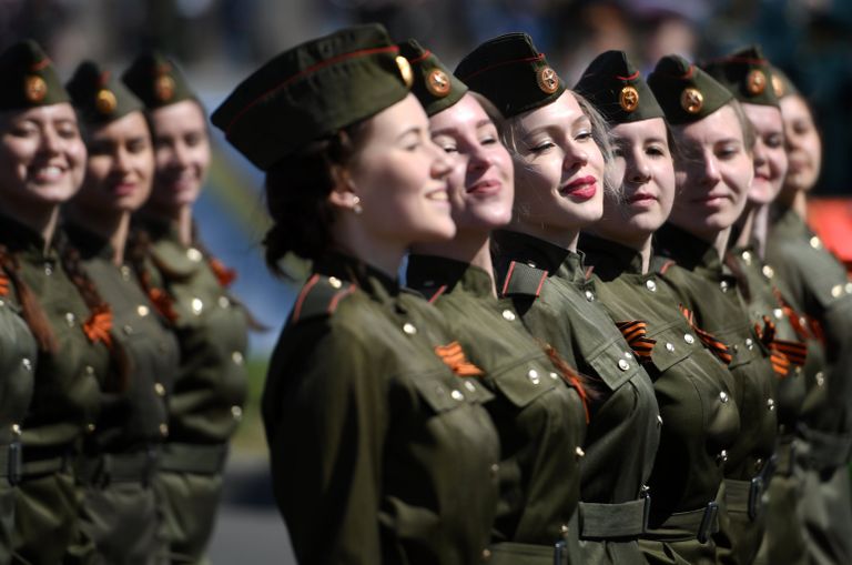 Участницы военного парада в Казани, посвященного 73-й годовщине Победы в Великой Отечественной войне Участницы военного парада в Казани, посвященного 73-й годовщине Победы в Великой Отечественной войне