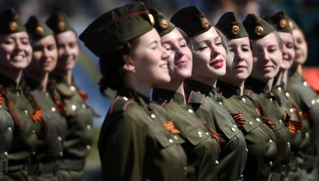 Участницы военного парада в Казани, посвященного 73-й годовщине Победы в Великой Отечественной войне Участницы военного парада в Казани, посвященного 73-й годовщине Победы в Великой Отечественной войне