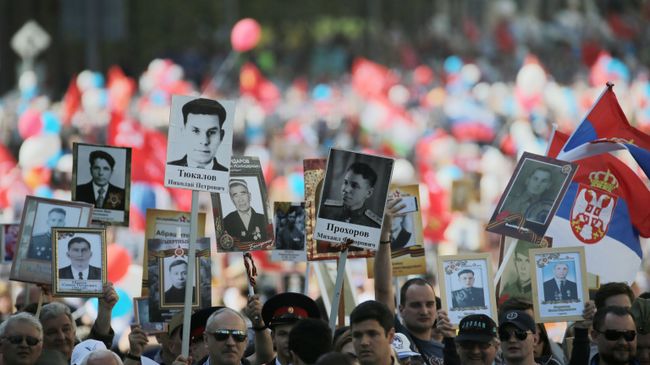 Участники акции Бессмертный полк в Москве. 9 мая 2018 Участники акции Бессмертный полк в Москве. 9 мая 2018