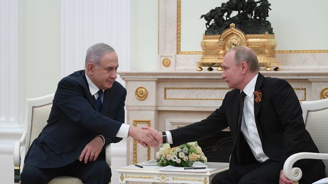 Президент РФ Владимир Путин и премьер-министр государства Израиль Биньямин Нетаньяху во время встречи. 9 мая 2018 Президент РФ Владимир Путин и премьер-министр государства Израиль Биньямин Нетаньяху во время встречи. 9 мая 2018