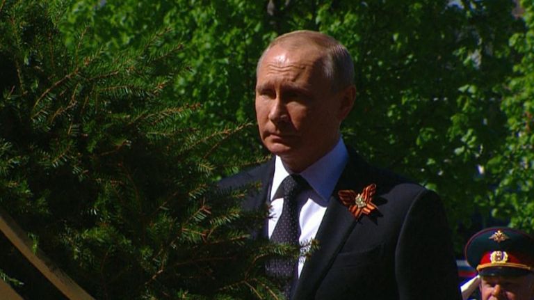 Путин, Вучич и Нетаньяху возложили венки к Могиле Неизвестного солдата