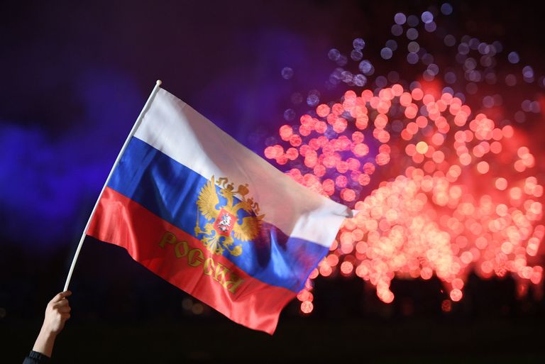 Праздничный салют в честь Дня Победы на Поклонной горе в Москве Праздничный салют в честь Дня Победы на Поклонной горе в Москве