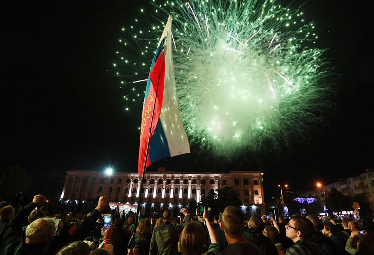 Праздничный салют в честь Дня Победы в Симферополе Праздничный салют в честь Дня Победы в Симферополе