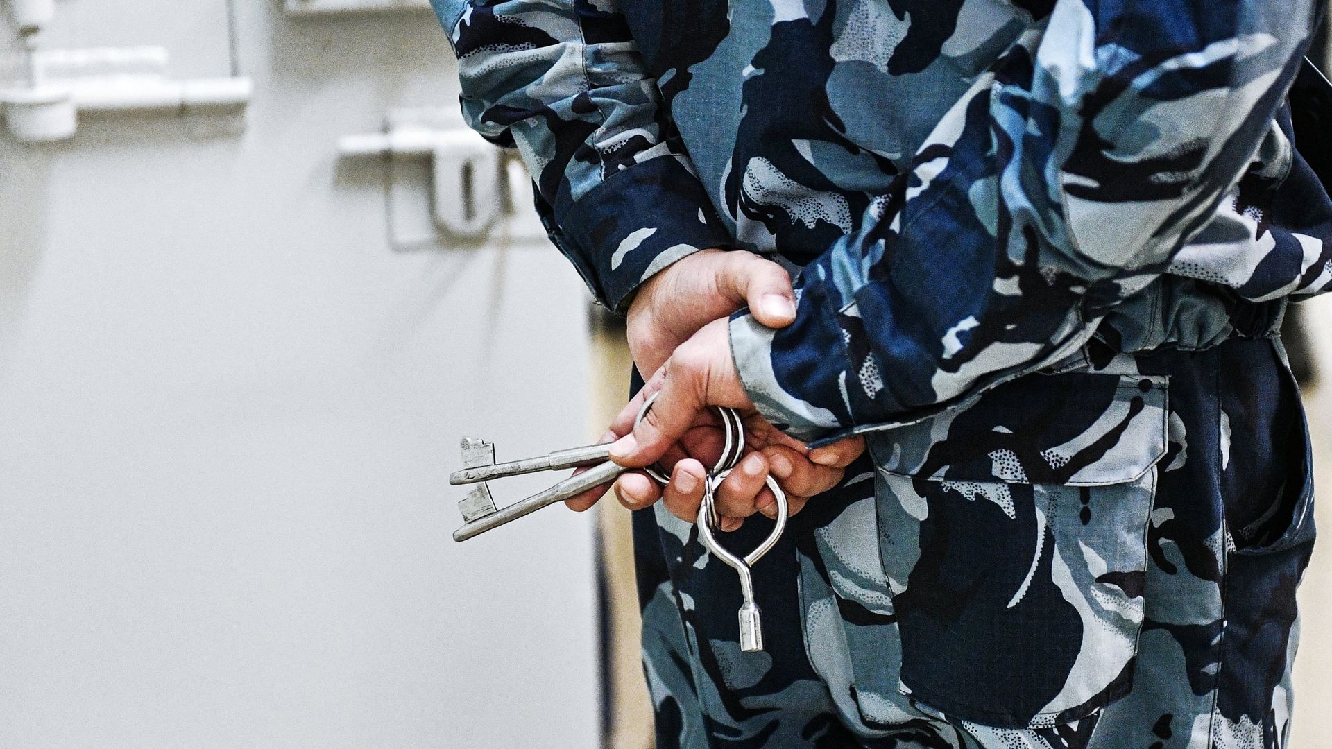 Сотрудник ФСИН России в следственном изоляторе Сотрудник ФСИН России в следственном изоляторе - РИА Новости, 1920, 17.02.2021