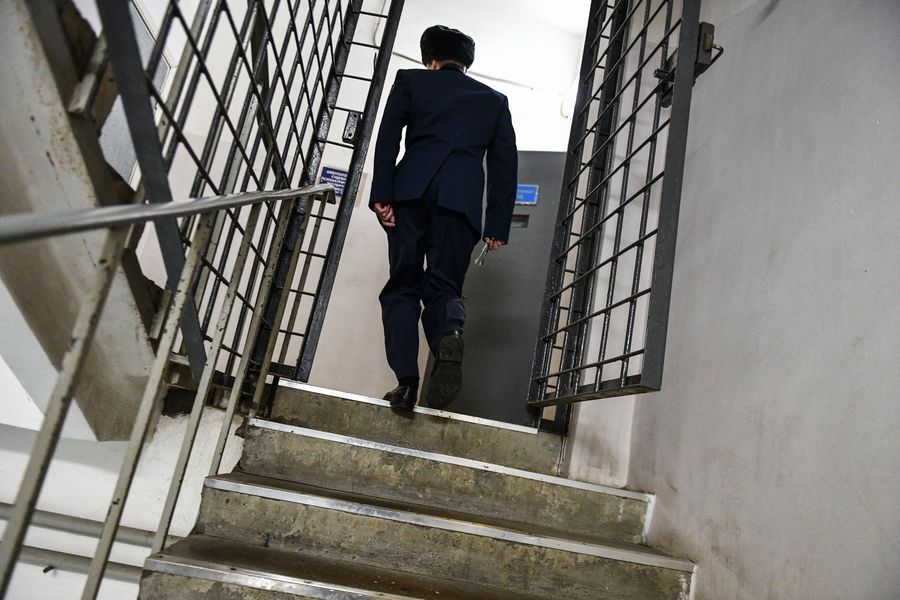 Сотрудник ФСИН России в следственном изоляторе Сотрудник ФСИН России в следственном изоляторе