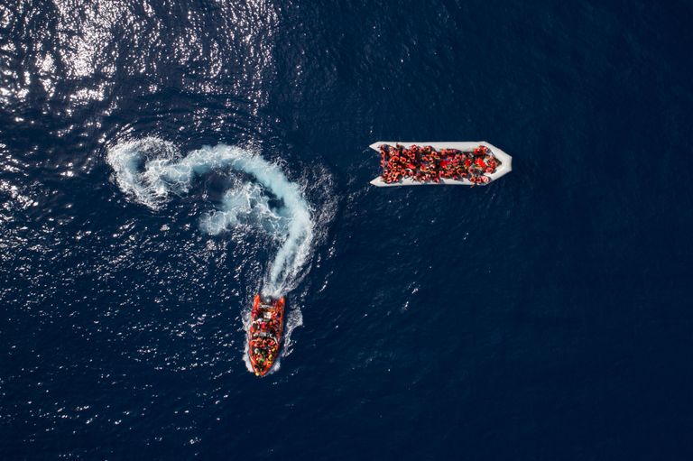 Испанская организация Proactiva Open Arms спасает мигрантов и беженцев у берегов Ливии Испанская организация Proactiva Open Arms спасает мигрантов и беженцев у берегов Ливии