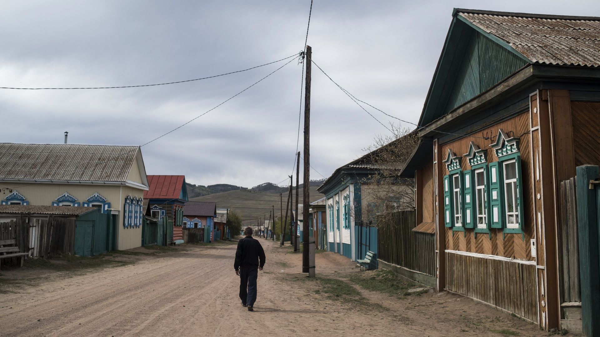 Улица в семейском селе Тарбагатай в Бурятии Улица в семейском селе Тарбагатай в Бурятии - РИА Новости, 1920, 18.10.2022