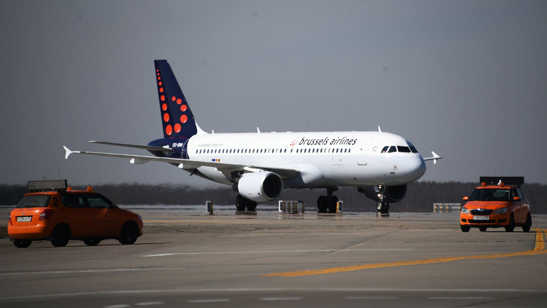 Самолет авиакомпании Brussels Airlines в аэропорту Самолет авиакомпании Brussels Airlines в аэропорту - РИА Новости, 1920, 13.01.2024