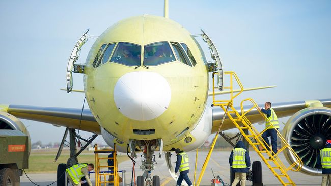 Самолет  МС-21-300 перед испытательным полетом