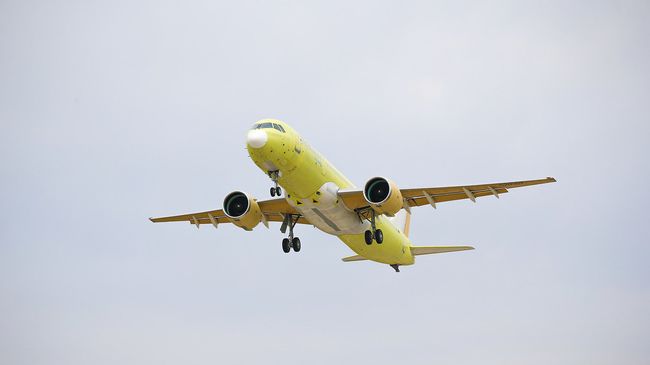 Самолет МС-21-300 во время испытательного полета