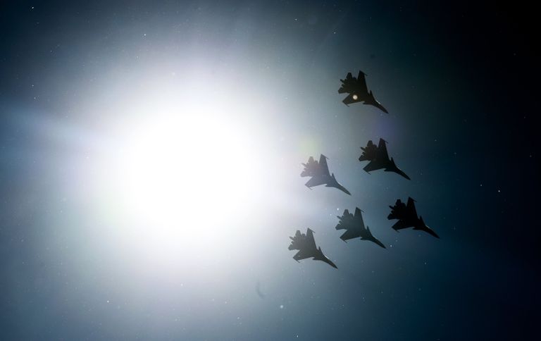 Истребители Су-30СМ пилотажной группы Русские Витязи во время празднования 80-летия Центра показа авиационной техники имени Кожедуба на аэродрома Кубинка в Московской области. 12 мая 2018 Истребители Су-30СМ пилотажной группы Русские Витязи во время празднования 80-летия Центра показа авиационной техники имени Кожедуба на аэродрома Кубинка в Московской области. 12 мая 2018