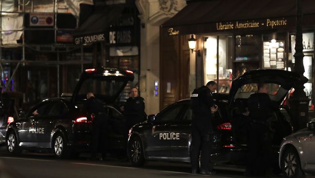 Нападение на прохожих в центре Парижа, Франция Нападение на прохожих в центре Парижа, Франция