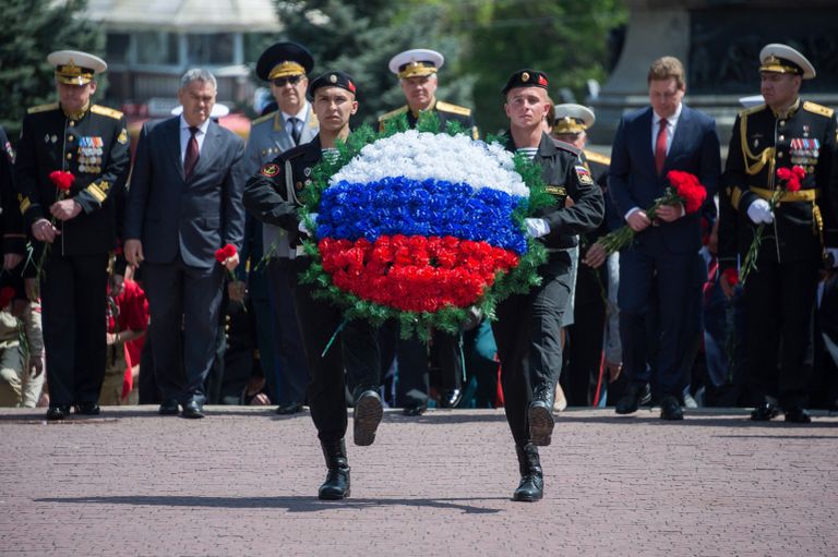 Возложение цветов к Мемориальной стене в честь героической обороны Севастополя 1941-1942 года во время празднования 235-летия Черноморского флота. 13 мая 2018 Возложение цветов к Мемориальной стене в честь героической обороны Севастополя 1941-1942 года во время празднования 235-летия Черноморского флота. 13 мая 2018
