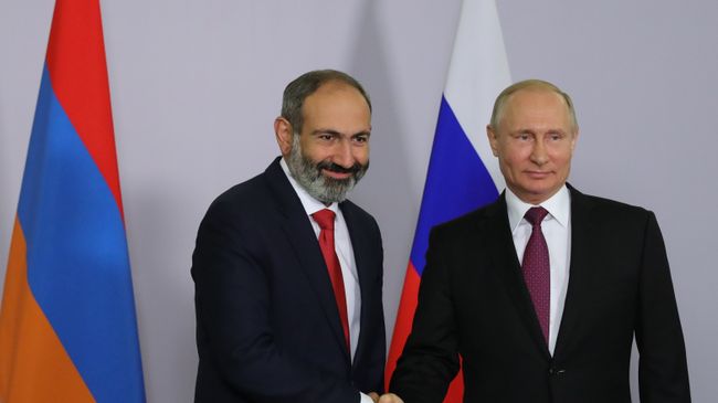 Президент РФ Владимир Путин и премьер-министр Армении Никол Пашинян во время встречи. 14 мая 2018 Президент РФ Владимир Путин и премьер-министр Армении Никол Пашинян во время встречи. 14 мая 2018