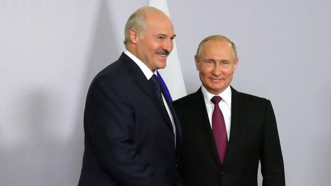 Президент РФ Владимир Путин и президент Белоруссии Александр Лукашенко во время встречи. 14 мая 2018 Президент РФ Владимир Путин и президент Белоруссии Александр Лукашенко во время встречи. 14 мая 2018