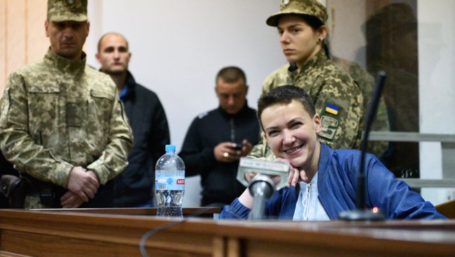 Надежда Савченко во время судебного заседания в Киеве. 14 мая 2018 Надежда Савченко во время судебного заседания в Киеве. 14 мая 2018