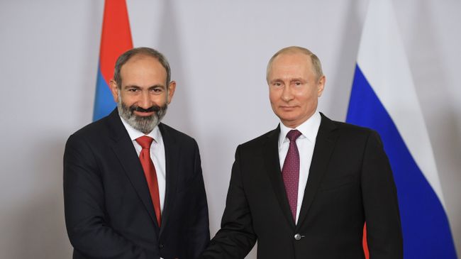 Путин пообщался "на ногах" с Пашиняном в Туркмении