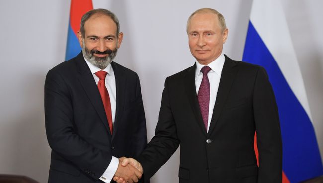 Президент РФ Владимир Путин и премьер-министр Армении Никол Пашинян во время встречи. 14 мая 2018 Президент РФ Владимир Путин и премьер-министр Армении Никол Пашинян во время встречи. 14 мая 2018