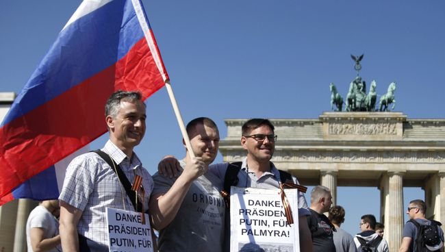 Участники шествия Бессмертный полк в Берлине Участники шествия Бессмертный полк в Берлине