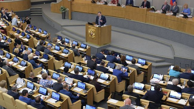Член комитета Государственной Думы по бюджету и налогам Андрей Исаев на пленарном заседании Государственной Думы РФ. 15 мая 2018 Член комитета Государственной Думы по бюджету и налогам Андрей Исаев на пленарном заседании Государственной Думы РФ. 15 мая 2018