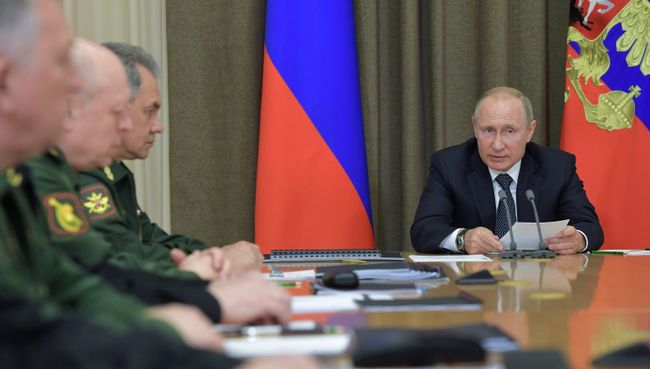 Президент Рф Владимир Путин проводит совещание с руководством министерства обороны РФ и представителями ВПК. 15 мая 2018 Президент Рф Владимир Путин проводит совещание с руководством министерства обороны РФ и представителями ВПК. 15 мая 2018