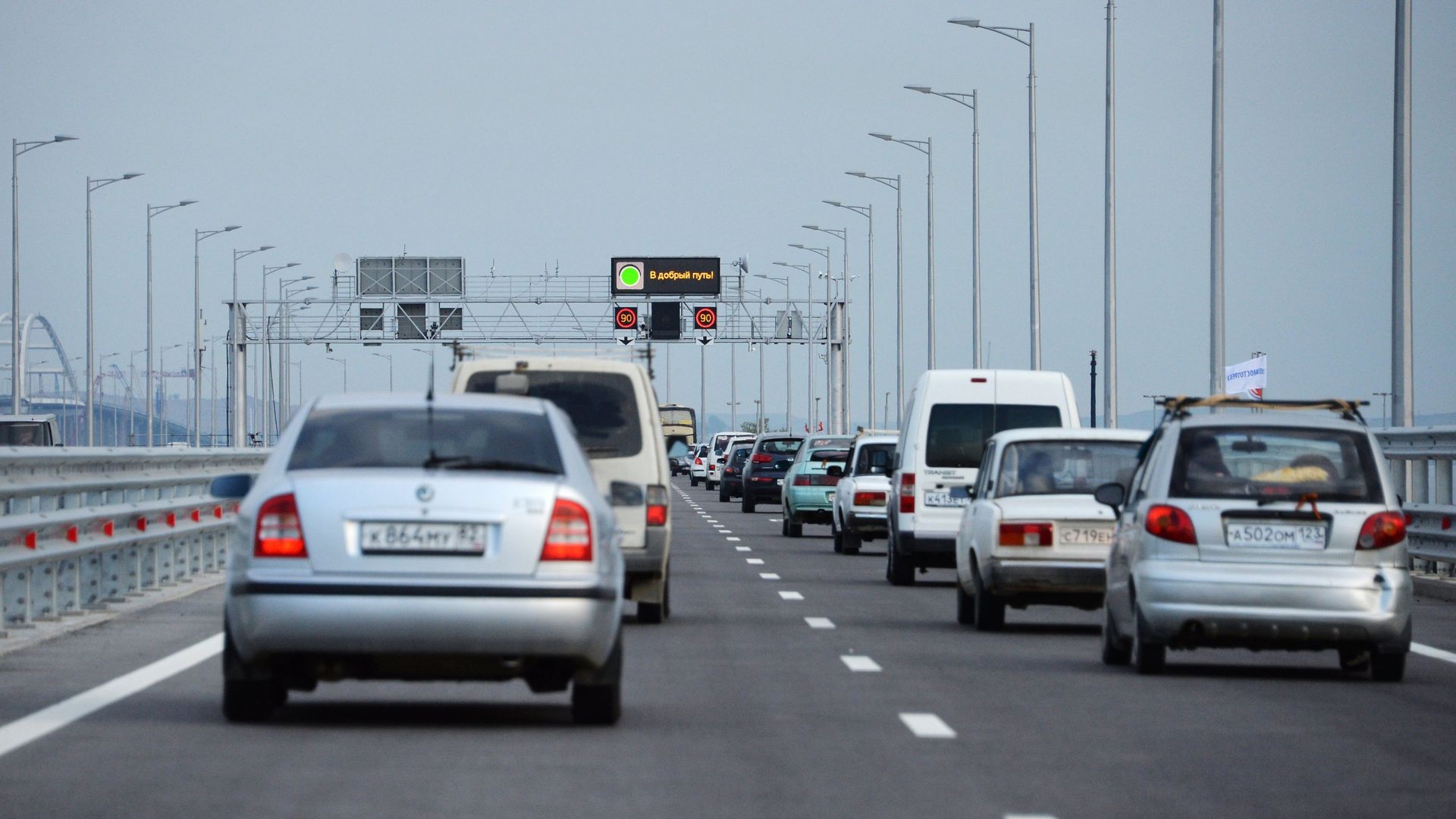 Автомобильное движение по автодорожной части Крымского моста. 16 мая 2018 Автомобильное движение по автодорожной части Крымского моста. 16 мая 2018 - РИА Новости, 1920, 18.08.2025