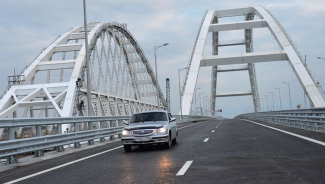Начало автомобильного движения по Крымскому мосту