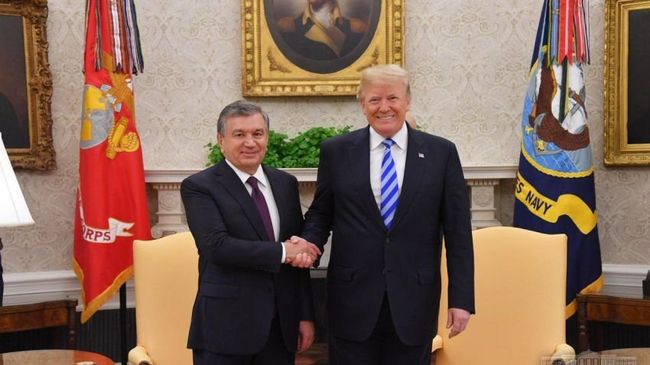 Президент Узбекистана Шавкат Мирзиёев и президент США Дональд Трамп во время встречи. 16 мая 2018