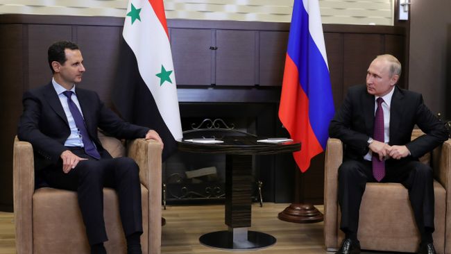 Президент РФ Владимир Путин и президент Сирийской арабской республики Башар Асад во время встречи. 17 мая 2018 Президент РФ Владимир Путин и президент Сирийской арабской республики Башар Асад во время встречи. 17 мая 2018