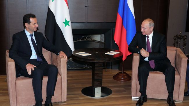 Президент РФ Владимир Путин и президент Сирийской арабской республики Башар Асад во время встречи. 17 мая 2018 Президент РФ Владимир Путин и президент Сирийской арабской республики Башар Асад во время встречи. 17 мая 2018